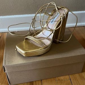 Steve Madden Manzie gold platform sandals. 7.5